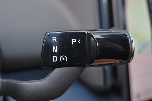 Volvo EX30 Extended Range Plus 69 kWh - Climate Pack - Adaptive Cruise Control - Parkeersensoren voor & achter - Extra getint glas - 19' LMV