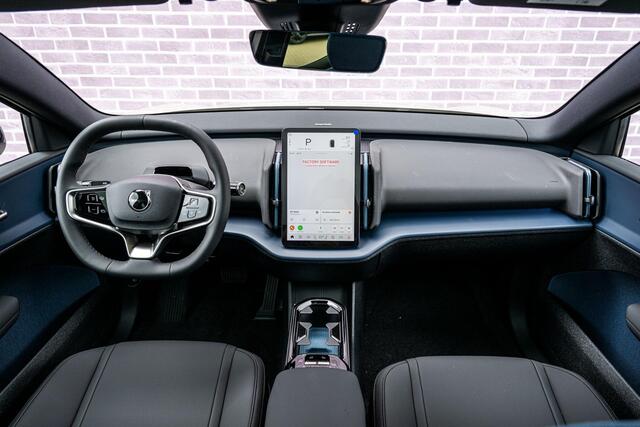 Volvo EX30 Cross Country P5 Long Range Plus Europa 69 kWh | Harman Kardon Audio | Adaptieve Cruise Control | BLIS | Getint Glas | Stoel-/Stuurverwarming | Keyless |