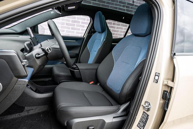 Volvo EX30 Cross Country P5 Long Range Plus Europa 69 kWh | Harman Kardon Audio | Adaptieve Cruise Control | BLIS | Getint Glas | Stoel-/Stuurverwarming | Keyless |