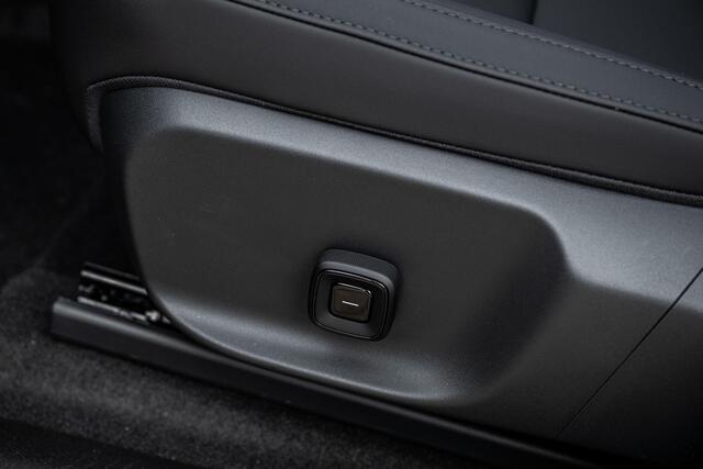 Volvo EX30 Cross Country P5 Long Range Plus Europa 69 kWh | Harman Kardon Audio | Adaptieve Cruise Control | BLIS | Getint Glas | Stoel-/Stuurverwarming | Keyless |