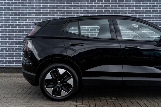 Volvo EX30 P3 Plus Europa | Google | Adaptieve Cruise Control | Keyless | Stoel-/Stuurverwarming | DAB | Draadloos Opladen Telefoon | Elek. Stoelen | Camera | LED Koplampen | Sfeerverlichting | Dodehoekdetectie | Park Assist | 18" LM