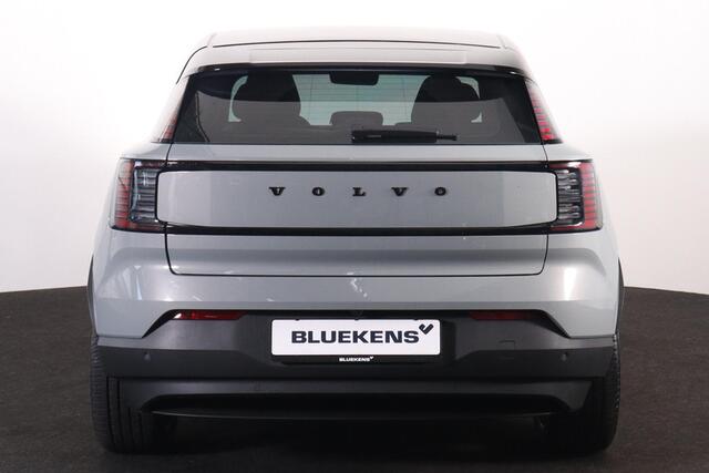 Volvo EX30 P5 Long Range Plus Europa - Black Edition - Adaptive Cruise Control - Harman/Kardon audio - Parkeercamera achter - Elektrisch bedienbare voorstoelen - Verwarmde voorstoelen & stuur - Parkeersensoren voor & achter - Draadloze tel. lader - 20' LMV
