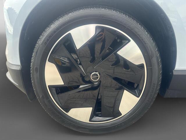 Volvo EX30 Single Motor Extended Range Plus 69 kWh | SOH 99,5% | Carplay | Trekhaak | Camera |