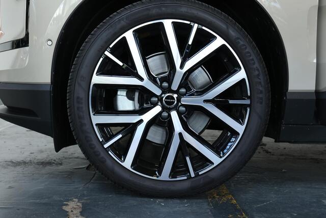 Volvo EX30 P5 Long Range Ultra Europa 69 kWh 36| 20" Lichtmetalen velgen | Harman Kardon Premium Audio | Stoelverwarming | Stuurwielverwarming | Google Infotainment | Panoramadak | 360° Parkeercamera | Parkeersensoren voor + achter