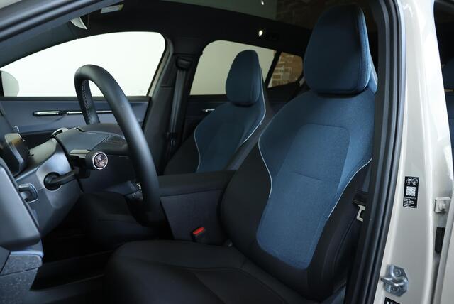 Volvo EX30 P5 Long Range Ultra Europa 69 kWh 36| 20" Lichtmetalen velgen | Harman Kardon Premium Audio | Stoelverwarming | Stuurwielverwarming | Google Infotainment | Panoramadak | 360° Parkeercamera | Parkeersensoren voor + achter