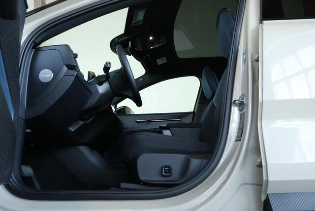 Volvo EX30 P5 Long Range Ultra Europa 69 kWh 36| 20" Lichtmetalen velgen | Harman Kardon Premium Audio | Stoelverwarming | Stuurwielverwarming | Google Infotainment | Panoramadak | 360° Parkeercamera | Parkeersensoren voor + achter