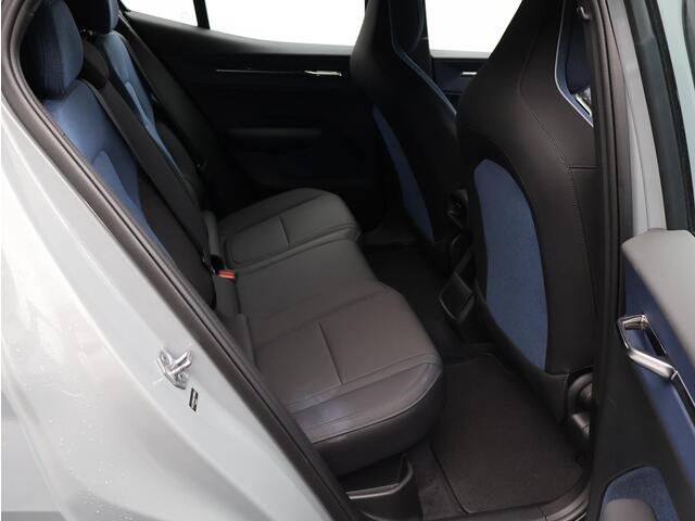 Volvo EX30 Single Motor Plus 51 kWh / Stoel+Stuurverwarming / Harman Kardon / BLIS / Adaptive Cruise / Keyless Entry / Pilot Assist /