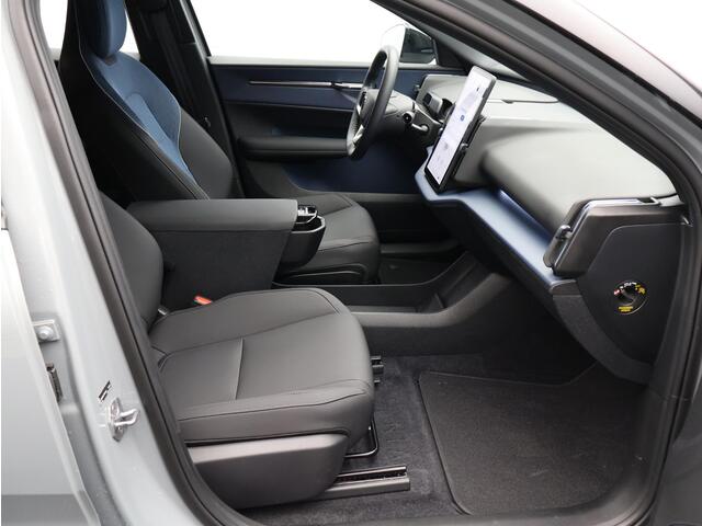 Volvo EX30 Single Motor Plus 51 kWh / Stoel+Stuurverwarming / Harman Kardon / BLIS / Adaptive Cruise / Keyless Entry / Pilot Assist /