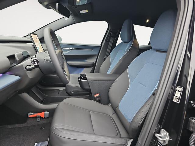 Volvo EX30 Single Motor Extended Range Plus 69 kWh | Harman/Kardon sound | Stoel & Stuur Verwarming | Apple Carplay/Android Auto