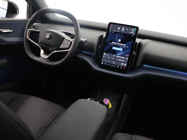 Volvo EX30 P5 Long Range electric Plus | HarmanKardon Audio| Stoel/Stuurwielverwarming | Dodehoekdetectie | 360 graden Camera |