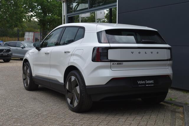 Volvo EX30 Single Motor Extended Range Plus 69 kWh | Google Navigatie | Stoel-/Stuurwielverwarming | Elektrisch verstelbare voorstoelen | Harman Kardon Soundbar | Keyless | Apple Carplay | Elektrische Achterklep | Parkeercamera Achter | Adaptieve Cruise Control | BLIS |