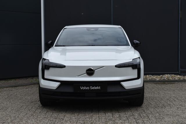 Volvo EX30 Single Motor Extended Range Plus 69 kWh | Google Navigatie | Stoel-/Stuurwielverwarming | Elektrisch verstelbare voorstoelen | Harman Kardon Soundbar | Keyless | Apple Carplay | Elektrische Achterklep | Parkeercamera Achter | Adaptieve Cruise Control | BLIS |