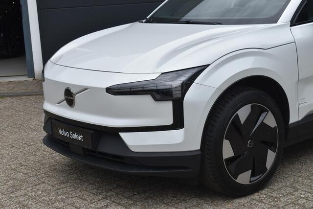 Volvo EX30 Single Motor Extended Range Plus 69 kWh | Google Navigatie | Stoel-/Stuurwielverwarming | Elektrisch verstelbare voorstoelen | Harman Kardon Soundbar | Keyless | Apple Carplay | Elektrische Achterklep | Parkeercamera Achter | Adaptieve Cruise Control | BLIS |