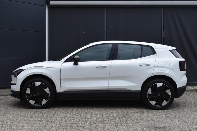 Volvo EX30 Single Motor Extended Range Plus 69 kWh | Google Navigatie | Stoel-/Stuurwielverwarming | Elektrisch verstelbare voorstoelen | Harman Kardon Soundbar | Keyless | Apple Carplay | Elektrische Achterklep | Parkeercamera Achter | Adaptieve Cruise Control | BLIS |