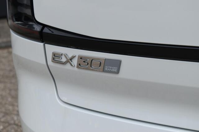Volvo EX30 Single Motor Extended Range Plus 69 kWh | Google Navigatie | Stoel-/Stuurwielverwarming | Elektrisch verstelbare voorstoelen | Harman Kardon Soundbar | Keyless | Apple Carplay | Elektrische Achterklep | Parkeercamera Achter | Adaptieve Cruise Control | BLIS |