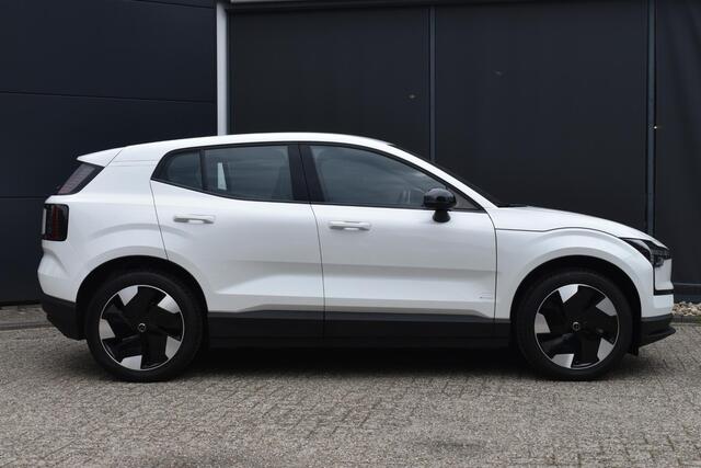 Volvo EX30 Single Motor Extended Range Plus 69 kWh | Google Navigatie | Stoel-/Stuurwielverwarming | Elektrisch verstelbare voorstoelen | Harman Kardon Soundbar | Keyless | Apple Carplay | Elektrische Achterklep | Parkeercamera Achter | Adaptieve Cruise Control | BLIS |