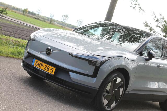 Volvo EX30 Single Motor Extended Range Plus 69 kWh | Carplay | Trekhaak | Warmtepomp