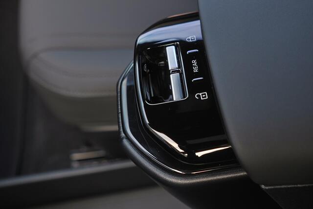 Volvo EX30 Single Motor Extended Range Plus Europa 69 kWh - Adaptive Cruise Control - Pilot Assist - Harman/Kardon audio - Parkeercamera achter - Elektrisch bedienbare voorstoelen - Verwarmde voorstoelen & stuur - Parkeersensoren voor & achter - Draadloze tel. lader - BLIS dodehoekassistentie - 20" LMV