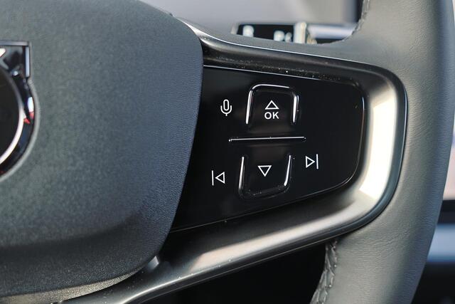 Volvo EX30 Single Motor Extended Range Plus Europa 69 kWh - Adaptive Cruise Control - Pilot Assist - Harman/Kardon audio - Parkeercamera achter - Elektrisch bedienbare voorstoelen - Verwarmde voorstoelen & stuur - Parkeersensoren voor & achter - Draadloze tel. lader - BLIS dodehoekassistentie - 20" LMV