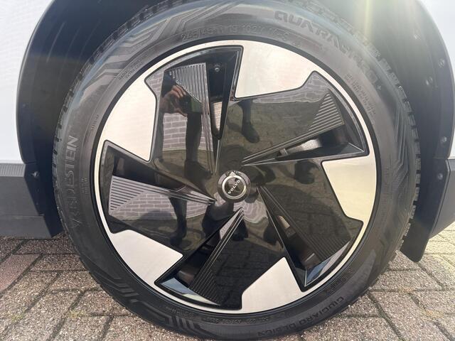 Volvo EX30 Single Motor Extended Range Plus 69 kWh | SOH 98% | Trekhaak | Stoel/stuurverwarming | Camera | Harman/Kardon | Warmtepomp | DAB | BLIS |