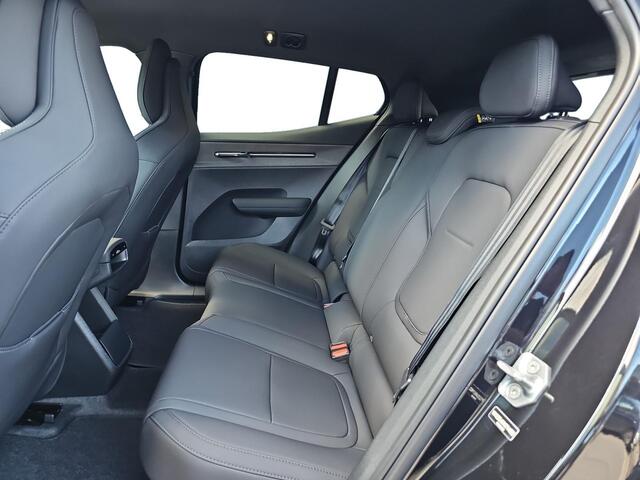 Volvo EX30 P5 Long Range Plus Black Edition Europa 69 kWh | Stuur- Stoelverwarming | Keyless Entry | Adaptive Cruise Control | Elektr. verstelbare voorstoelen |