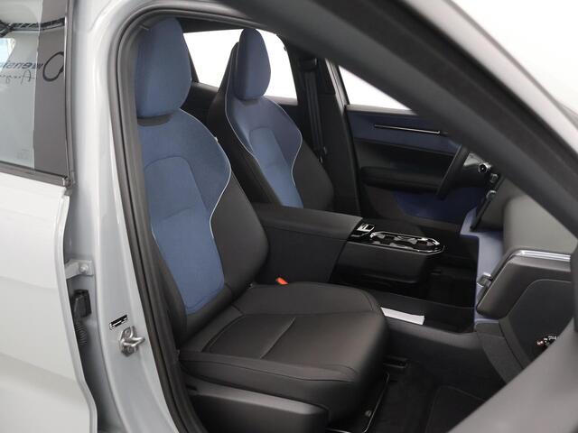Volvo EX30 Single Motor Extended Range Plus 69 kWh | Camera | Harman/Kardon | Cruise Control | Climate Control | Ele. kofferdeksel | LED | Apple CarPlay/Android Auto | BLIS |