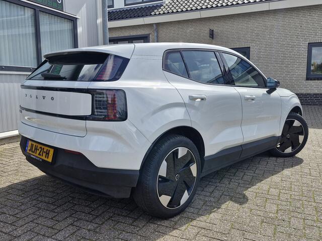 Volvo EX30 Single Motor Extended Range Plus 69 kWh | Warmte pomp | Stoelen en stuur verwarmd | camera achter | Electrische achterklep | Harman en Kardon | Elektrische stoelen