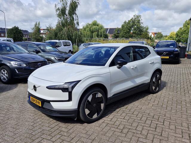 Volvo EX30 Single Motor Extended Range Plus 69 kWh | Warmte pomp | Stoelen en stuur verwarmd | camera achter | Electrische achterklep | Harman en Kardon | Elektrische stoelen