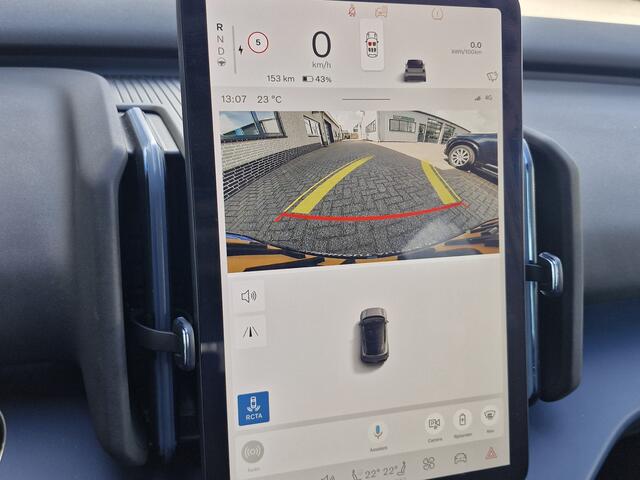 Volvo EX30 Single Motor Extended Range Plus 69 kWh | Warmte pomp | Stoelen en stuur verwarmd | camera achter | Electrische achterklep | Harman en Kardon | Elektrische stoelen