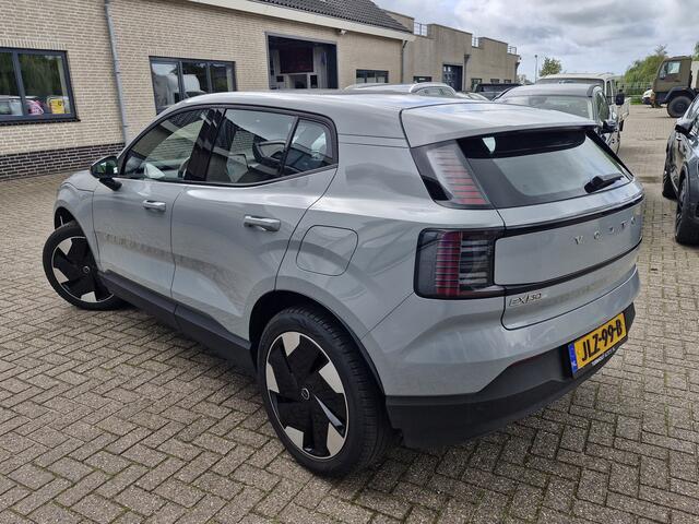 Volvo EX30 Single Motor Extended Range Plus 69 kWh | Warmte pomp | Stoelen en stuur verwarmd | camera achter | Electrische achterklep | Harman en Kardon | Elektrische stoelen