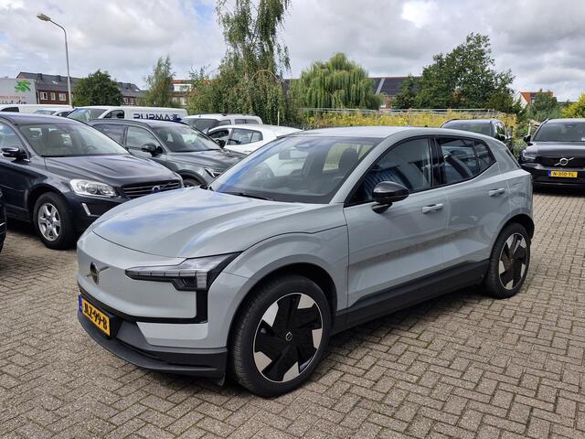 Volvo EX30 Single Motor Extended Range Plus 69 kWh | Warmte pomp | Stoelen en stuur verwarmd | camera achter | Electrische achterklep | Harman en Kardon | Elektrische stoelen