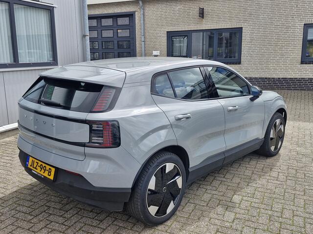Volvo EX30 Single Motor Extended Range Plus 69 kWh | Warmte pomp | Stoelen en stuur verwarmd | camera achter | Electrische achterklep | Harman en Kardon | Elektrische stoelen