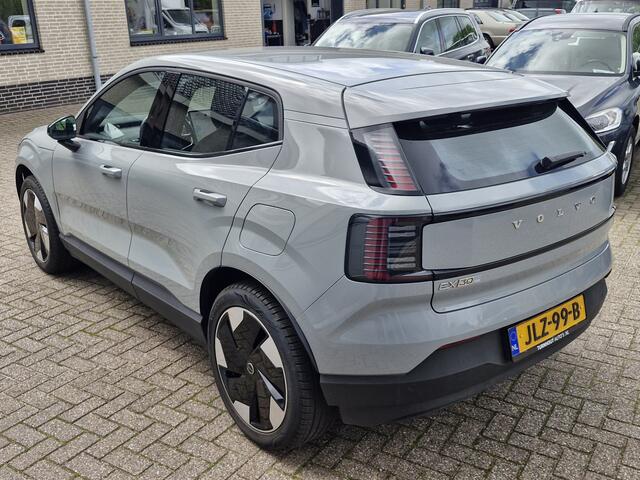 Volvo EX30 Single Motor Extended Range Plus 69 kWh | Warmte pomp | Stoelen en stuur verwarmd | camera achter | Electrische achterklep | Harman en Kardon | Elektrische stoelen