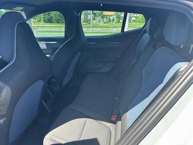 Volvo EX30 Single Motor Plus 51 kWh Automaat, Climate line, Stoel- en stuurverwarming, Warmtepomp, Harman Kardon audio, Driver assist, Pilot assist, Adaptive cruise, BLIS