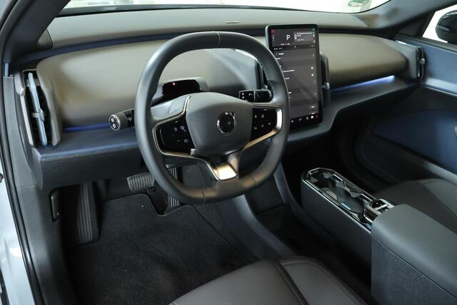 Volvo EX30 Single Motor Extended Range Plus 69 kWh | Stoel en Stuurwielverwarming | Harman Kardon Premium Audio | Keyless Entry | 19" Lichtmetalen Velgen| Zwart Dak | Google Infotainment | Achteruitrijcamera | Parkeersensoren voor + achter |