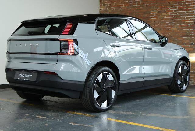 Volvo EX30 Single Motor Extended Range Plus 69 kWh | Stoel en Stuurwielverwarming | Harman Kardon Premium Audio | Keyless Entry | 19" Lichtmetalen Velgen| Zwart Dak | Google Infotainment | Achteruitrijcamera | Parkeersensoren voor + achter |