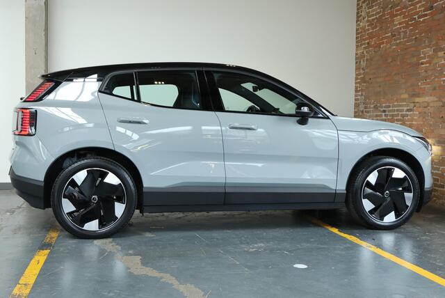 Volvo EX30 Single Motor Extended Range Plus 69 kWh | Stoel en Stuurwielverwarming | Harman Kardon Premium Audio | Keyless Entry | 19" Lichtmetalen Velgen| Zwart Dak | Google Infotainment | Achteruitrijcamera | Parkeersensoren voor + achter |