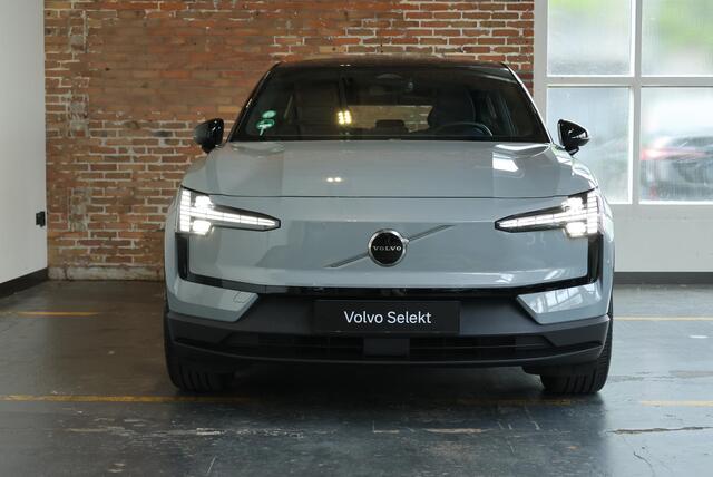 Volvo EX30 Single Motor Extended Range Plus 69 kWh | Stoel en Stuurwielverwarming | Harman Kardon Premium Audio | Keyless Entry | 19" Lichtmetalen Velgen| Zwart Dak | Google Infotainment | Achteruitrijcamera | Parkeersensoren voor + achter |