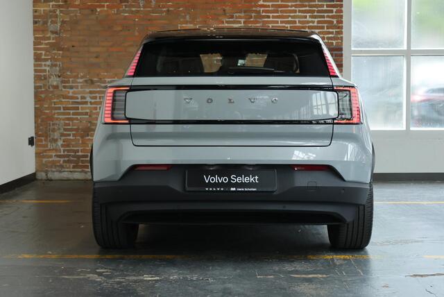 Volvo EX30 Single Motor Extended Range Plus 69 kWh | Stoel en Stuurwielverwarming | Harman Kardon Premium Audio | Keyless Entry | 19" Lichtmetalen Velgen| Zwart Dak | Google Infotainment | Achteruitrijcamera | Parkeersensoren voor + achter |