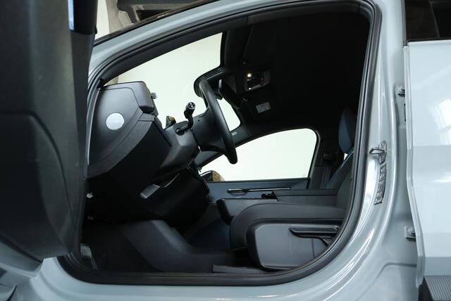 Volvo EX30 Single Motor Extended Range Plus 69 kWh | Stoel en Stuurwielverwarming | Harman Kardon Premium Audio | Keyless Entry | 19" Lichtmetalen Velgen| Zwart Dak | Google Infotainment | Achteruitrijcamera | Parkeersensoren voor + achter |