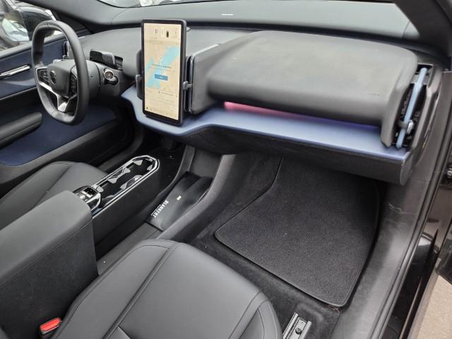 Volvo EX30 Single Motor Extended Range Plus 69 kWh | Stoel en Stuurverwarming | Adaptieve Cruise Control | BLIS | DAB+ | Keyless Entry | Parkeercamera |