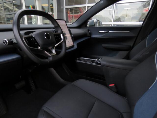 Volvo EX30 EXTENDED CORE 69 KWH / Trekhaak / Camera / BOVAG garantie