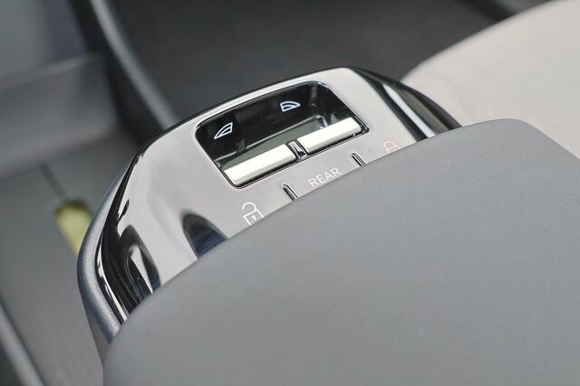 Volvo EX30 Extended Range Ultra 69 kWh - Panoramadak - Climate Pack - 360º Camera - Harman/Kardon audio - Parkeersensoren voor & achter - Elektrisch verstelbare voorstoelen - Extra getint glas - 19' LMV