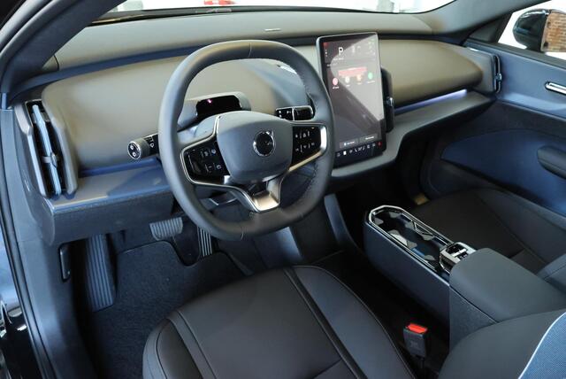 Volvo EX30 P5 Long Range Plus Black Edition Europa 69 kWh | Harman Kardon Premium Audio | 360º Visual Park Camera | Elektrisch Verstelbare Voorstoelen | Stoel/Stuurverwarming |