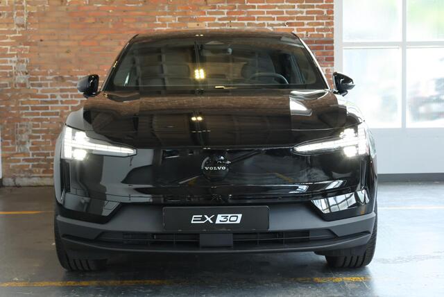 Volvo EX30 P5 Long Range Plus Black Edition Europa 69 kWh | Harman Kardon Premium Audio | 360º Visual Park Camera | Elektrisch Verstelbare Voorstoelen | Stoel/Stuurverwarming |