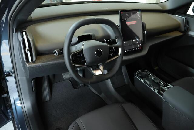 Volvo EX30 P5 Long Range Plus Black Edition Europa 69 kWh | 20" Y-Spaaks Wielen | Elektrisch Verstelbare Voorstoelen | Stoel/Stuurverwarming | Extra Getint Glas | Harman Kardon Premium Audio | Phone as Key |