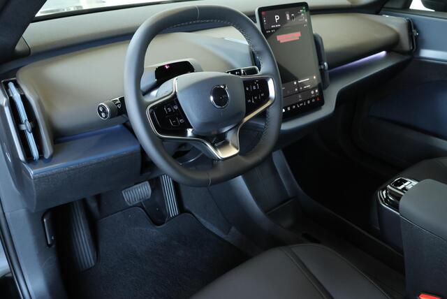Volvo EX30 P5 Long Range Plus Europa 69 kWh | Elektrisch Verstelbare Voorstoelen | Stoel/Stuurverwarming | Phone As Key | Harman Kardon Premium Audio | Extra Getint Glas | Google Infotainment | Achteruitrijcamera |