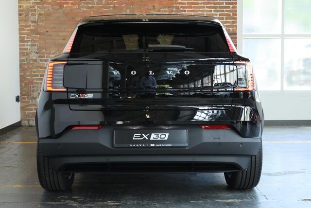 Volvo EX30 P5 Long Range Plus Europa 69 kWh | Elektrisch Verstelbare Voorstoelen | Stoel/Stuurverwarming | Phone As Key | Harman Kardon Premium Audio | Extra Getint Glas | Google Infotainment | Achteruitrijcamera |