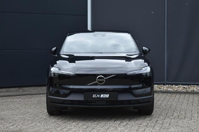 Volvo EX30 P5 Long Range Plus Europa 69 kWh | DEMO DEAL! | Harman Kardon Soundbar | Google Navigatie | Elektrische voorstoelen | BLIS | Adaptieve Cruise control | Stoel-/Stuurwielverwarming | Parkeer Camera | Warmtepomp | Volvo on Call | Keyless |