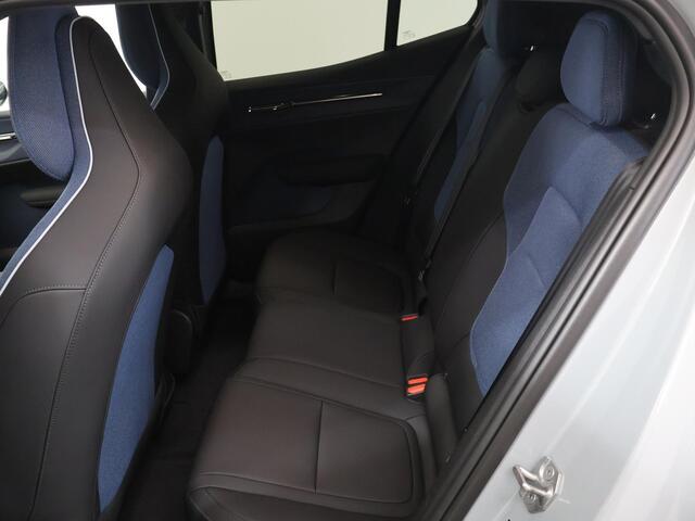 Volvo EX30 P5 Core 51 kWh | Navigatie | Apple Carplay/Android Auto | Parkeercamera | Stoel/Stuurverwarming | Cruise Control | Climate Control | LED |